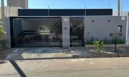 Maravilhosa Casa Residencial para Venda - 3 Dormitórios / Residencial Santa Cruz