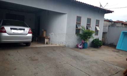 Casa com 03 dormitórios e 02 wc´s com box localizada na Estância Santa Catarina II.