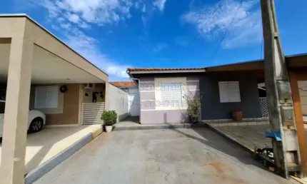 Casa de 3 dormitórios e 2 vagas de garagem no Condominio Parque da Liberdade III.