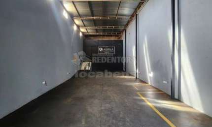 Salão comercial com acessibilidade localizado no Mini Distrito Adail Vetorasso.