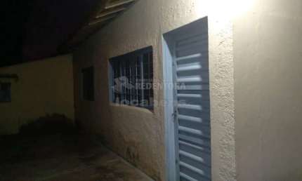 Casa de 2 dormitórios com edícula no bairro Jardim das Oliveiras.