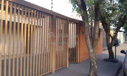 Casa de 2 dormitórios no bairro Regissol em Mirassol