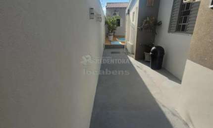 Casa com 3 dormitórios com 01 na edícula localizado no bairro Santa Rosa II