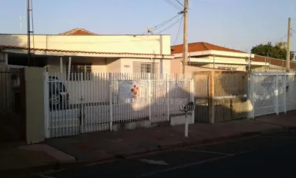 Parque industrial - lado sombra da quadra, 2 casas, frente e fundos, alugadas