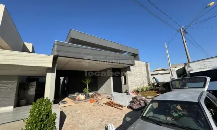 Casa térrea com 3 suítes e 5 banheiros no Village Provence