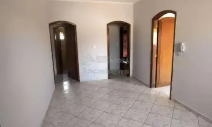 Casa de 03 dormitórios com armários no bairro Parque Industrial