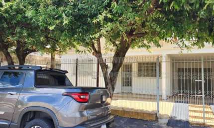 Ótima Casa Residencial para Locação/Venda - 3 Dormitórios / Vila Curti