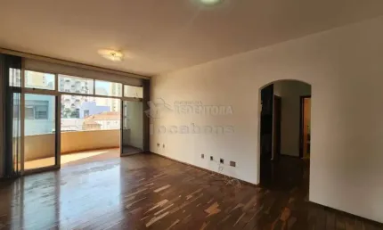 Centro - Apartamento com 03 dormitórios sendo 01 suíte com sacada