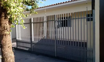 Parque das Aroeiras, casa de 03 dormitórios sendo 01 tipo apartamento, 02 vagas de garagem.