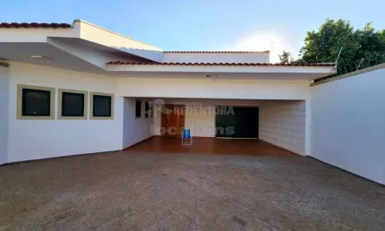 Excelente sobrado com 03 dormitórios no bairro Mançor Daud