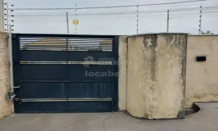 Casa com 02 dormitórios, 01 vaga de garagem no bairro Egydio Zani.