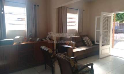 Casa Padrão com 2 dormitórios -sala-cozinha - 3 vagas de garagem