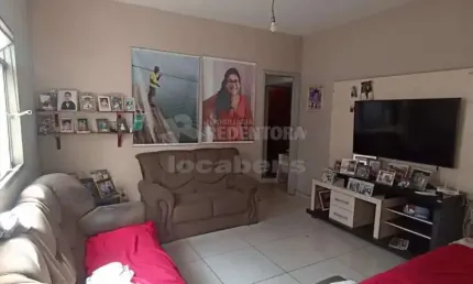 Casa bem localizada, com 03 dormitórios tipo apartamento no bairro Jardim Planalto