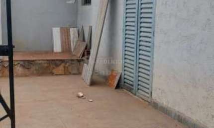 Venda de casa com 03 dormitórios no bairro Dom Lafaiete
