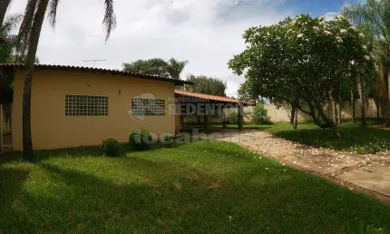 Venda de Chácara de 3 dormitórios localizada no Parque dos Pássaros com 3 dormitórios e 4 vagas de garagem coberta.