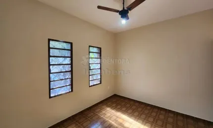 Casa com 02 dormitórios no Eldorado e 01 vaga de garagem.