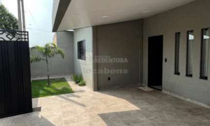 Excelente casa de 2 dormitórios com piso porcelanato no bairro Parque das Amoras II