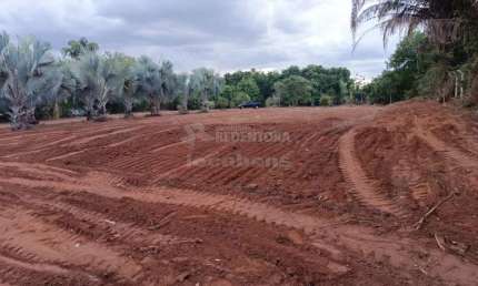 Vertentes do Sul - Área de 1.878,97 m² boa para construir