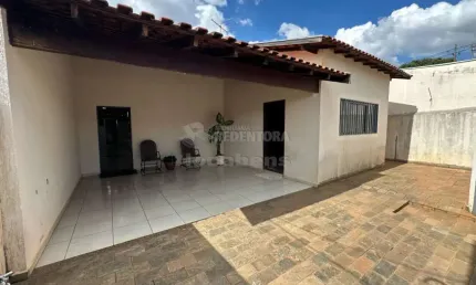 Parque Industrial - Casa com 3 dorms, sendo 1 suite, varanda, churrasqueira, sala, varanda.