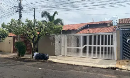 Ótima Casa Residencial para Venda - 3 Dormitórios / Nato Vetorazzo