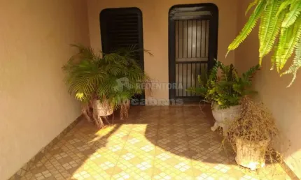Sobrado em Barretos, terreno de 341 m² e 247 m² de construção