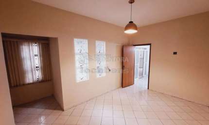 Casa para venda/locação no bairro Jardim Soraia com 03 dormitórios e 02 vagas de garagem.