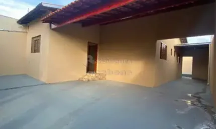 Casa de 02 dormitórios e 04 vagas de garagem no bairro santa ana