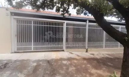 Casa 03 Dormitórios e 02 vagas garagem no bairro Jardim Residencial Vetorasso