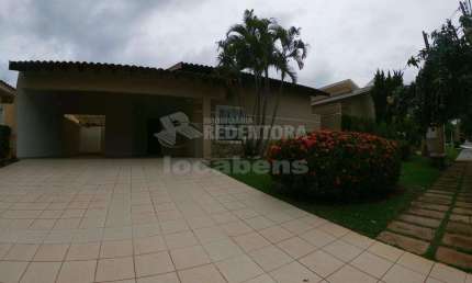 Casa de 3 dormitórios com churrasqueira e piscina no Condominio Damha II