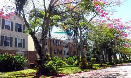 Casa com praia privativa localizada em condomínio em Angra dos Reis contendo 4 suítes, 2 vaga de garagem e vaga para lancha.