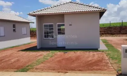Casa localizada no Residencial Gumercindo de Seta com 2 Dormitórios e 2 vagas de garagem.