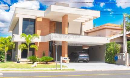 Casa de 04 dormitórios com armários embutidos no Condominio Damha V