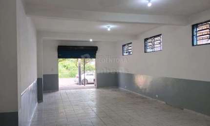 Salão comercial localizado no bairro Jardim Nunes, 01 banheiro.