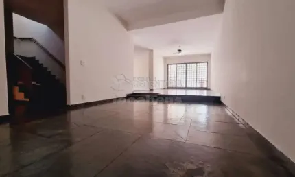 Casa/sobrado para Venda/Locação no bairro Mansour Daud com 04 dormitórios e 06 garagens.