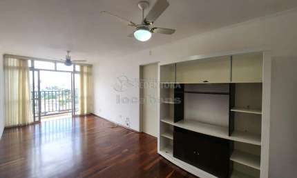 Apartamento de 2 dormitórios com armários no bairro Vila Redentora