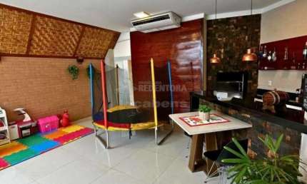 Casa com 03 dormitórios sendo 01 suíte completa com closet e hidromassagem no Condominio Golden Park