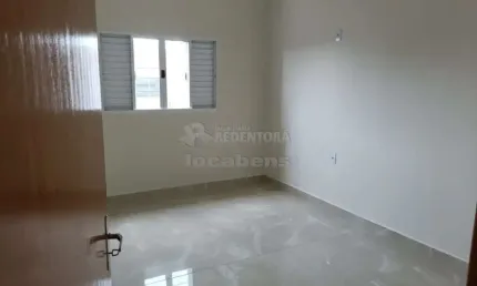Casa de fundos de 01 dormitório no bairro Colina Azul