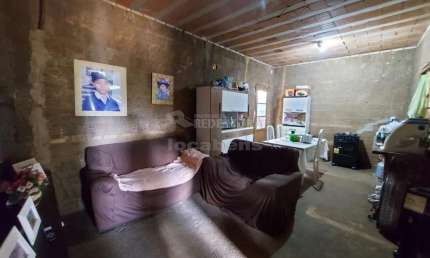 Casa com 2 quartos à venda no Conjunto Habitacional CAIC, São José do Rio Preto 