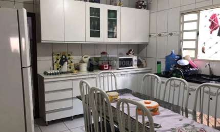 Jardim Maria Lucia - Casa com 3 dormitórios, área ampla e área gourmet