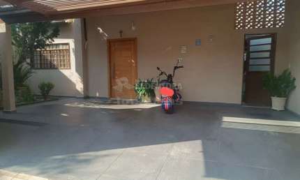Casa Residencial para Venda - 3 Dormitórios / Luz da Esperança