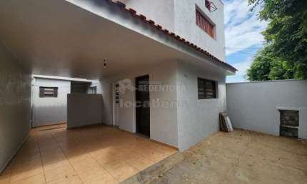 Casa para locação com 2 dormitórios e 1 vaga de garagem na Vila Diniz com 103m² reformada recentemente.
