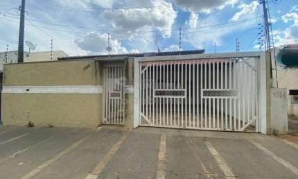 Excelente Casa Residencial para Locação - 3 Dormitórios / Vila Nossa Senhora do Bonfim