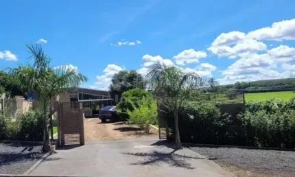 Chácara mobiliada à venda em Cedral com salão de jogos, piscina e usina fotovoltaica.