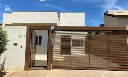 Ótima Casa Residencial para Venda com 2 Dormitórios / Ary Attabb II
