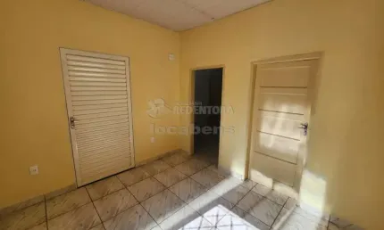Casa com 01 escritório, 01 vaga de garagem coberta no bairro boa vista