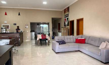 Villagio Colombo - Rancho com 03 dormitórios sendo 01 tipo apartamento à Venda