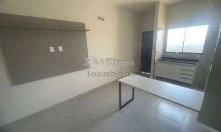Casa no Maisparque, com 1 dormitório e 01 vaga de garagem.
