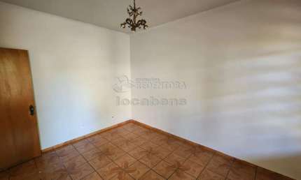 Casa de 03 dormitórios com 03 vagas de garagem no Parque Residencial Dom Lafayete Libânio