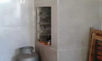 São Thomaz - Casa em bom estado, local, 2 dorms. sala, coz 2 wcs, gargens