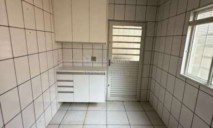 Casa de 03 dormitórios e 01 vaga de garagem no bairro Cidade Nova